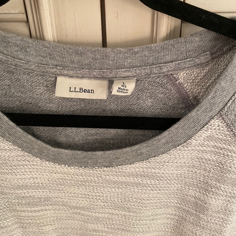 L.L. Bean Crewneck with Pockets, size: large - Picture 2 of 4